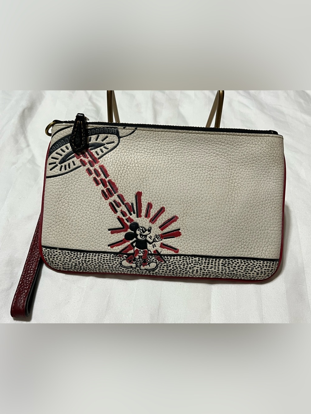 Coach Disney Mickey Mouse x Keith Haring Wristlet in chalk pebble leather
G-07